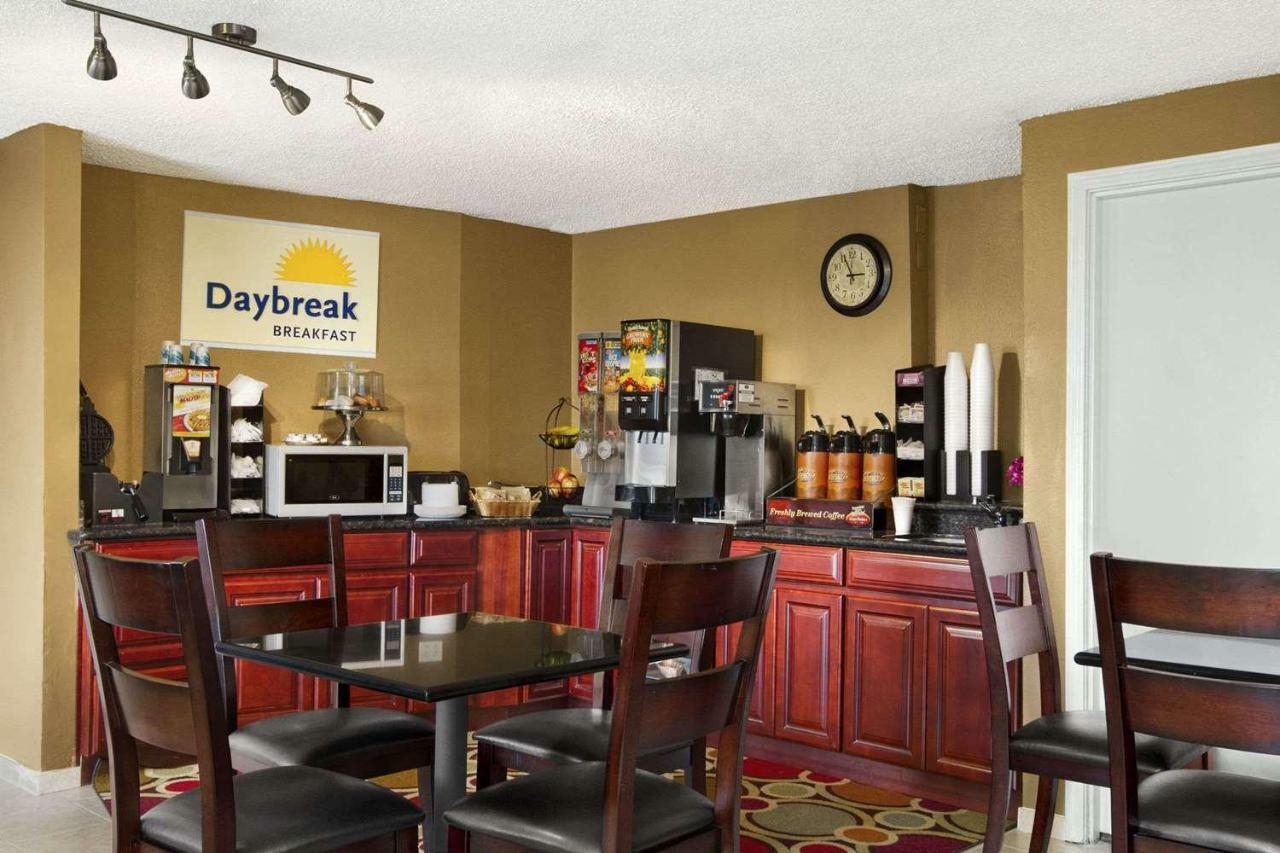 Days Inn By Wyndham Auburn Ngoại thất bức ảnh