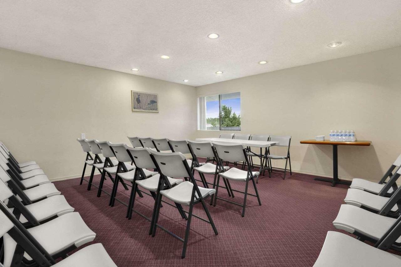 Days Inn By Wyndham Auburn Ngoại thất bức ảnh
